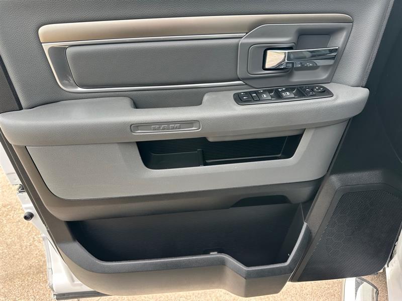 RAM 1500 SLT Crew Cab SWB 4WD 2017
