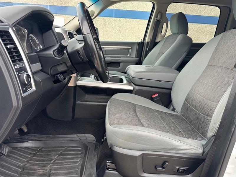 RAM 1500 SLT Crew Cab SWB 4WD 2017