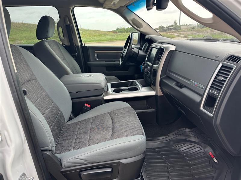 RAM 1500 SLT Crew Cab SWB 4WD 2017