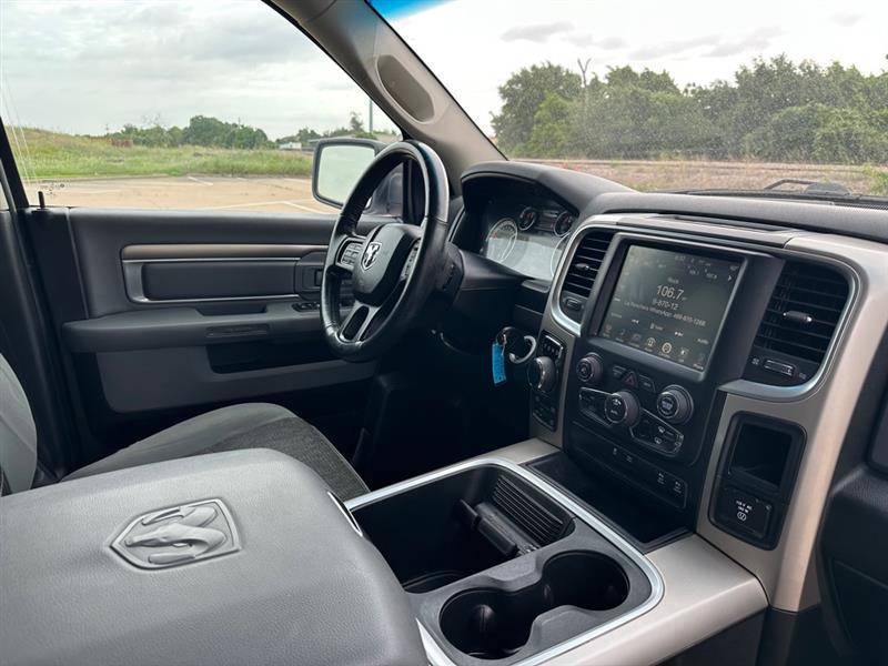 RAM 1500 SLT Crew Cab SWB 4WD 2017