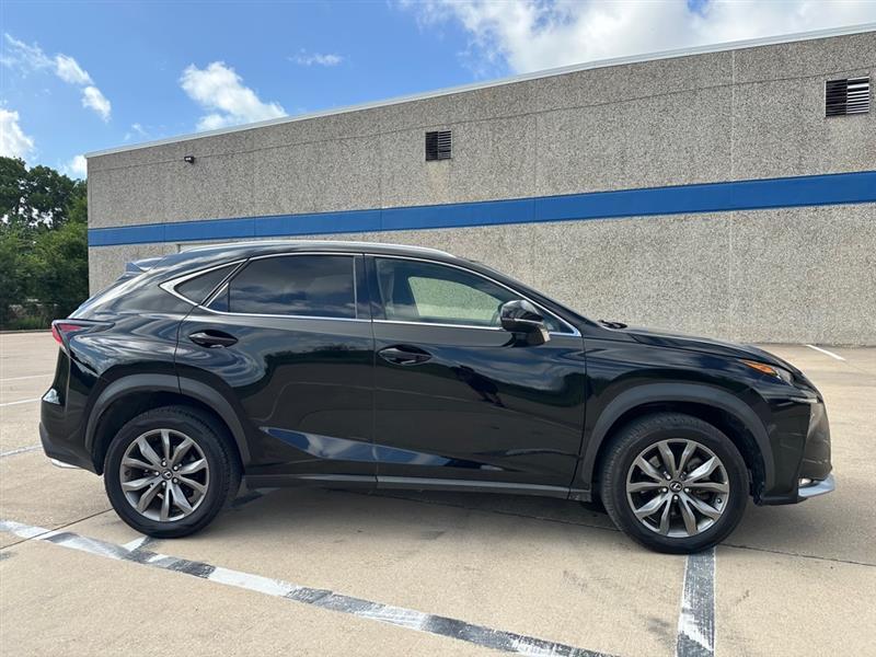 Lexus NX 200t FWD 2017