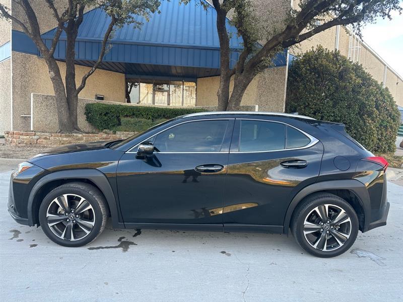 Lexus UX 200 Base 2020