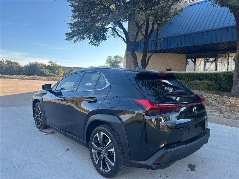 Lexus UX 200 Base 2020
