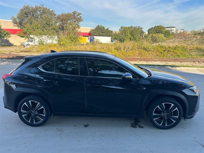 Lexus UX 200 Base 2020