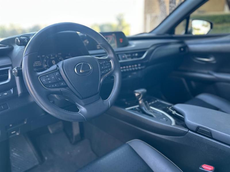 Lexus UX 200 Base 2020