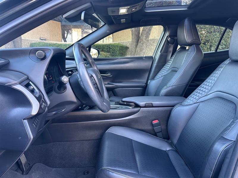 Lexus UX 200 Base 2020