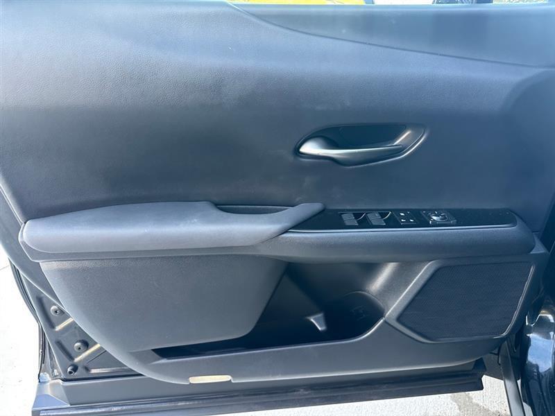 Lexus UX 200 Base 2020