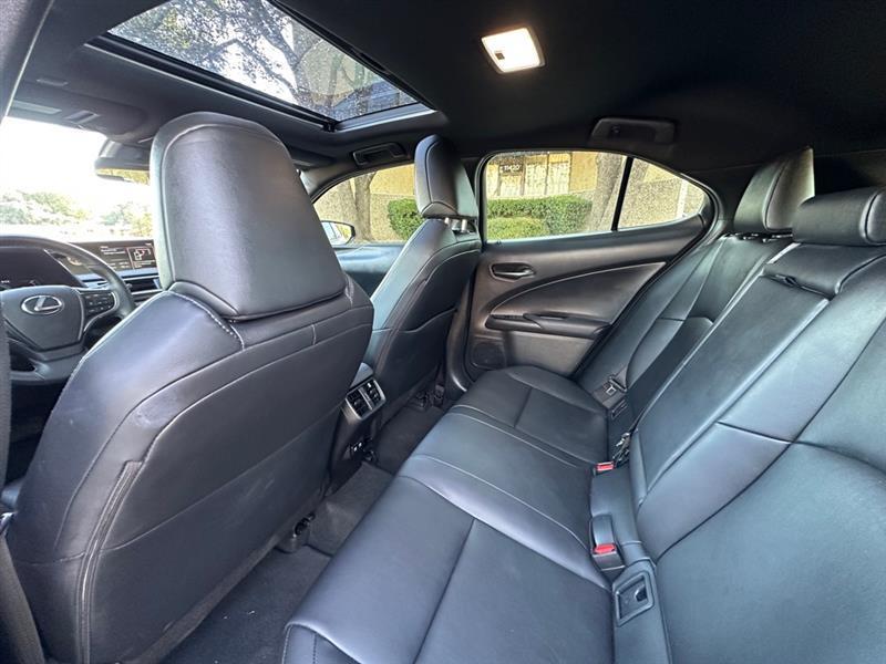 Lexus UX 200 Base 2020