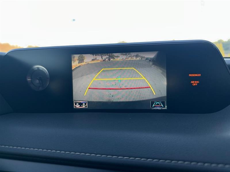 Lexus UX 200 Base 2020