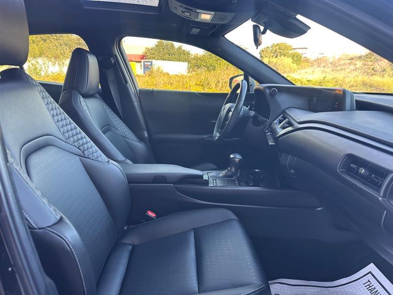 Lexus UX 200 Base 2020