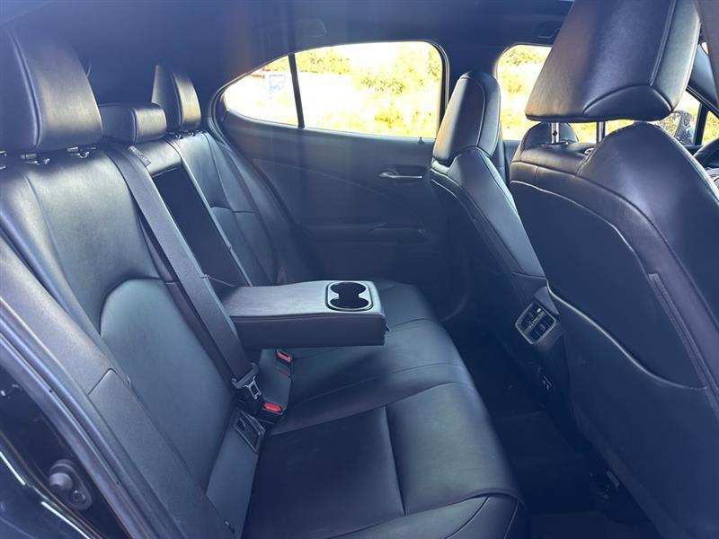 Lexus UX 200 Base 2020