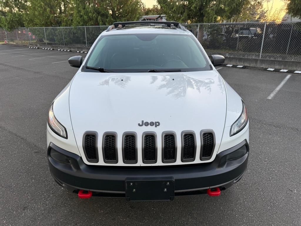 Jeep Cherokee photo 2
