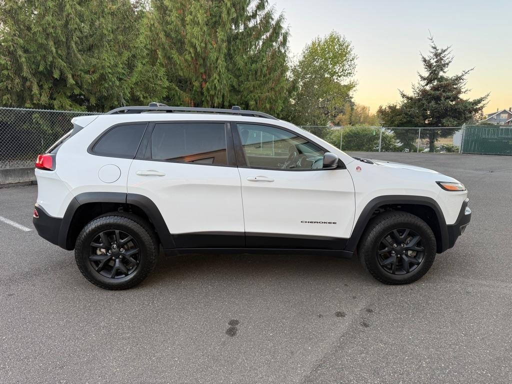 Jeep Cherokee photo 4