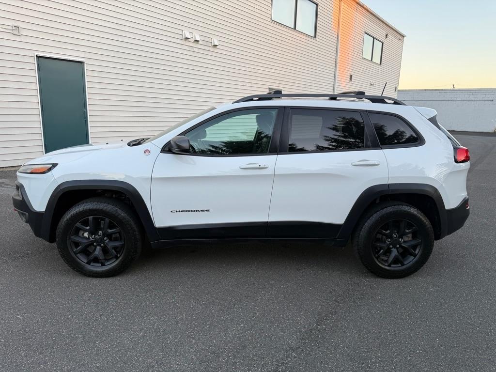 Jeep Cherokee photo 8