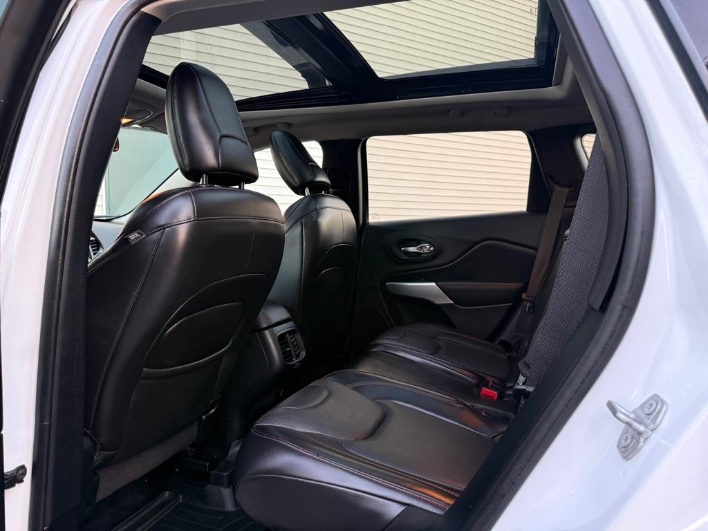 Jeep Cherokee photo 9