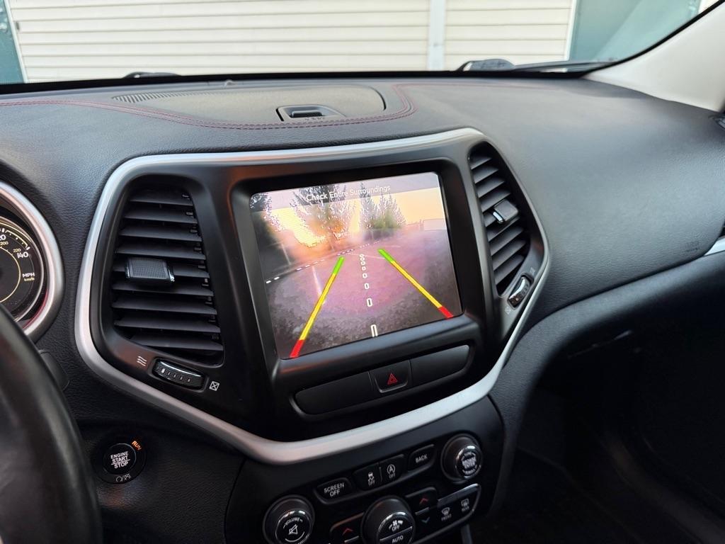 Jeep Cherokee photo 16