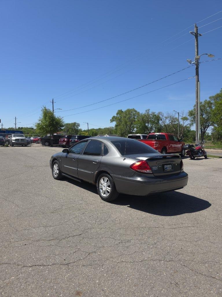 Ford Taurus  2004