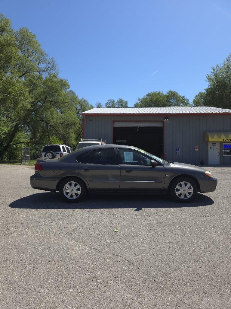 Ford Taurus  2004