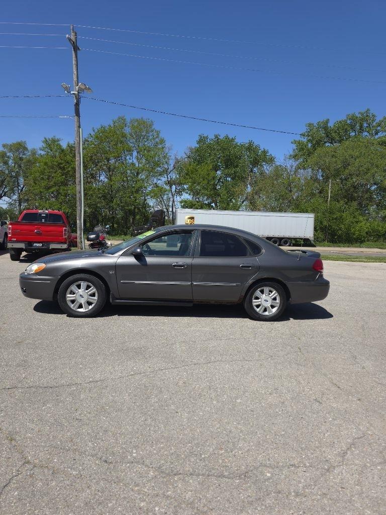 Ford Taurus  2004
