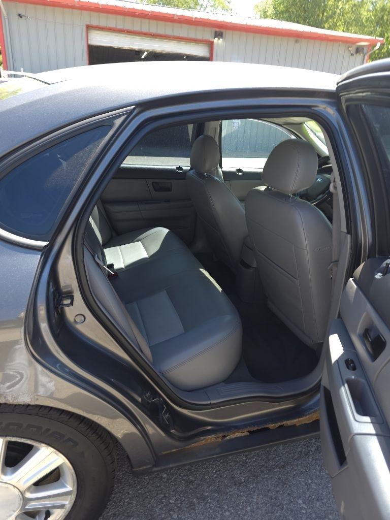 Ford Taurus  2004