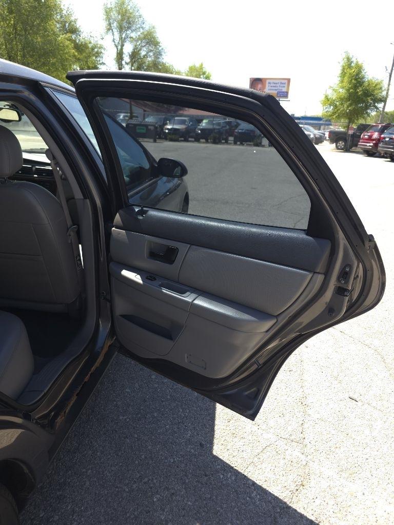 Ford Taurus  2004