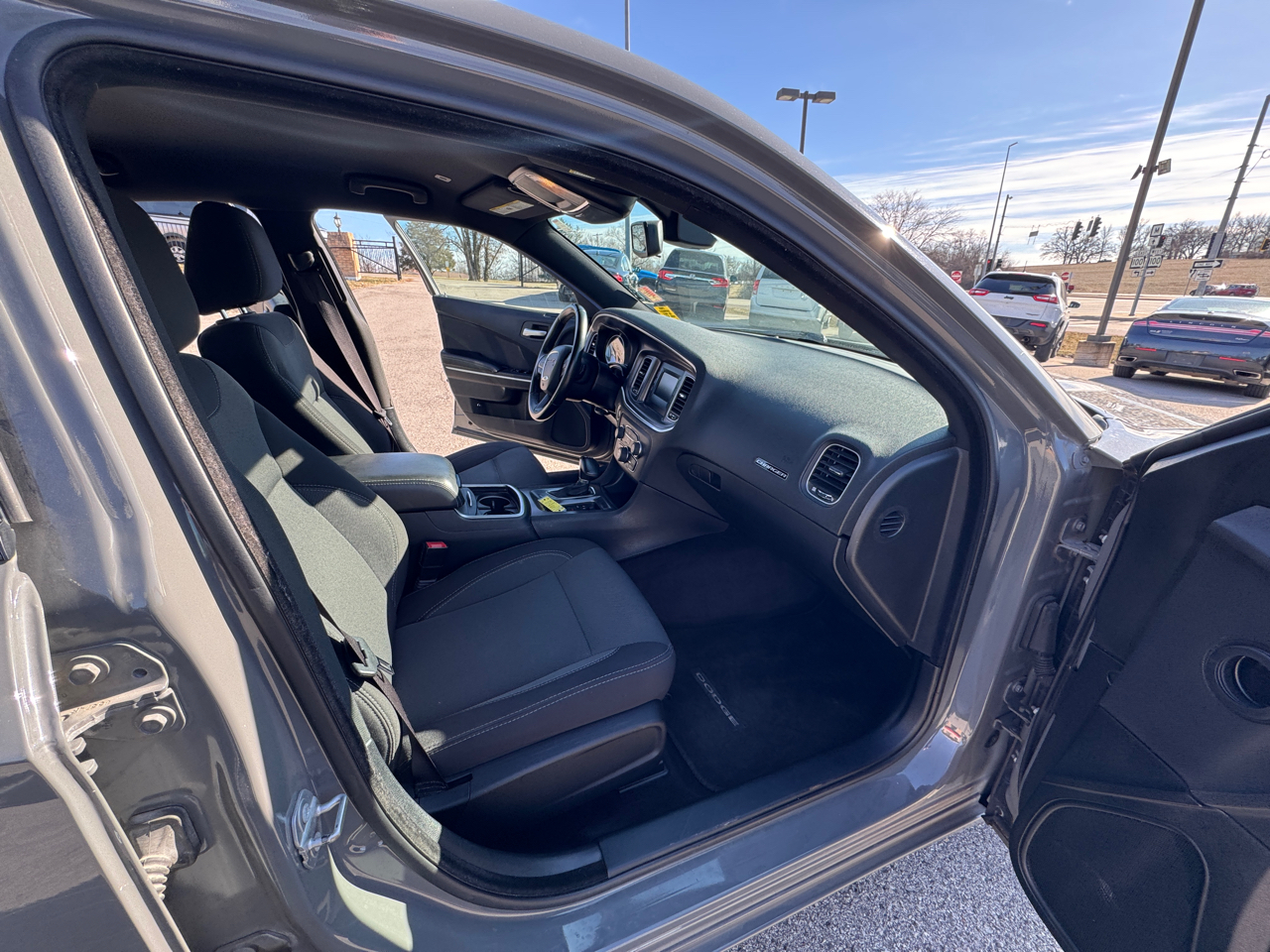 Dodge Charger SE 2017