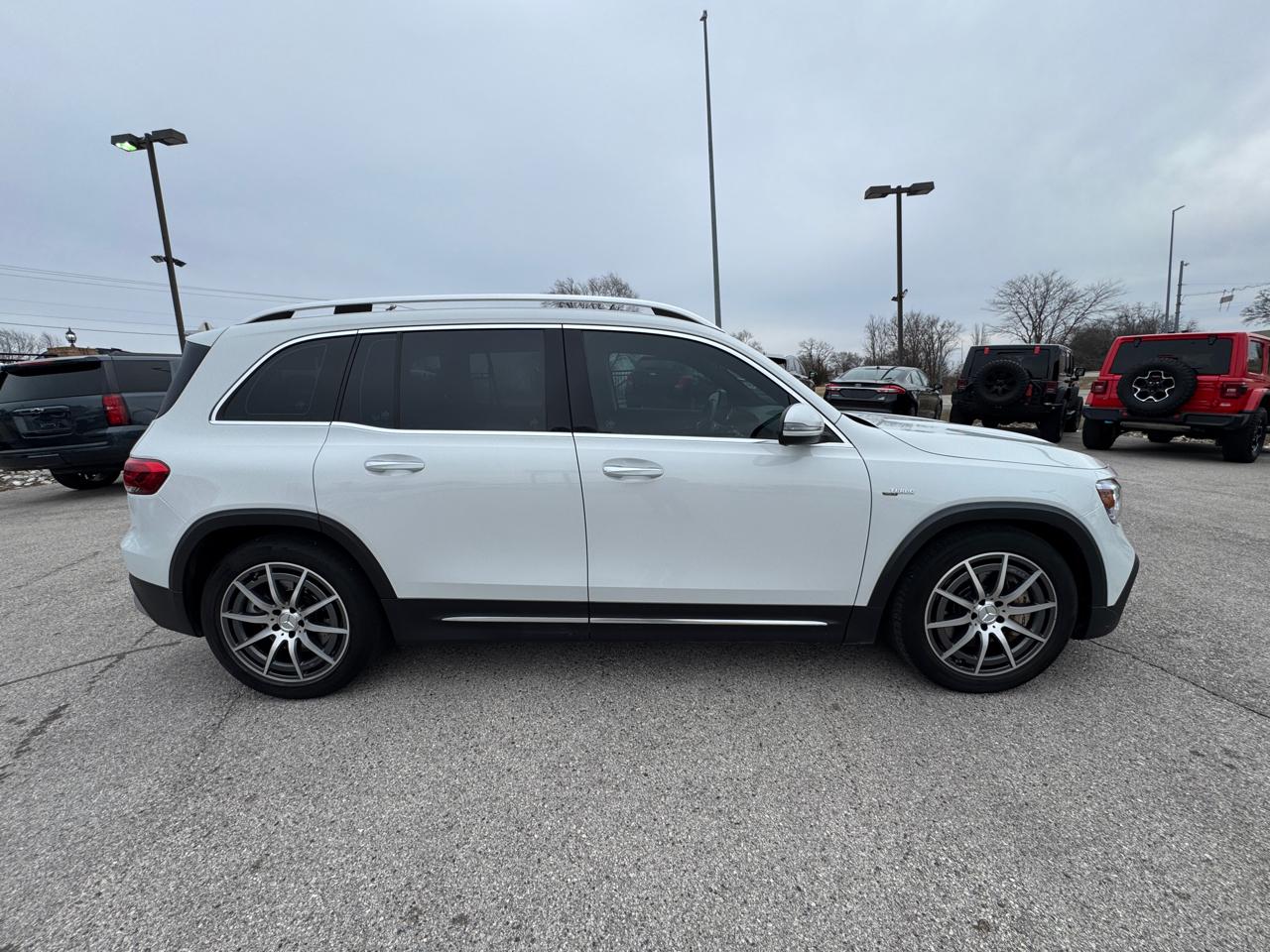 Mercedes-Benz GLB  2021