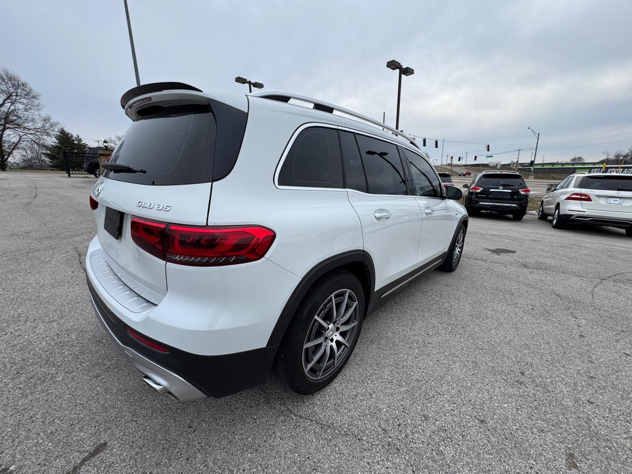 Mercedes-Benz GLB  2021