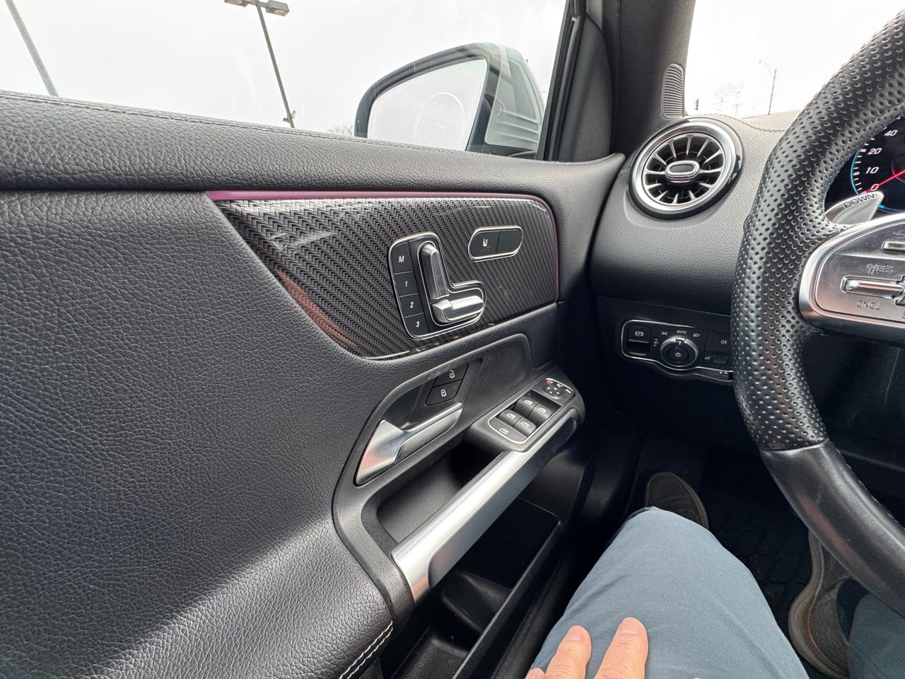 Mercedes-Benz GLB  2021