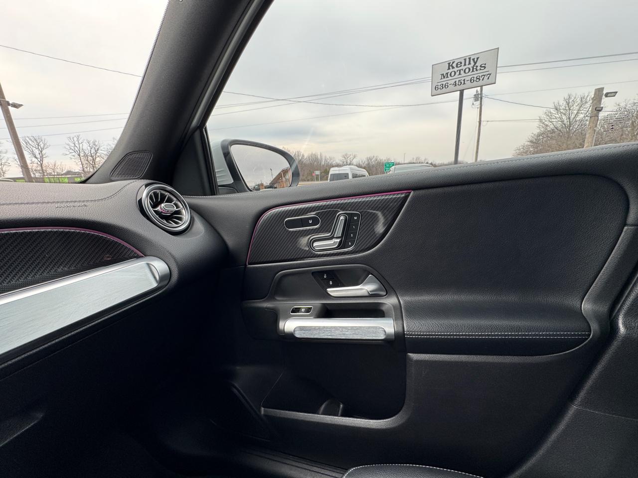 Mercedes-Benz GLB  2021