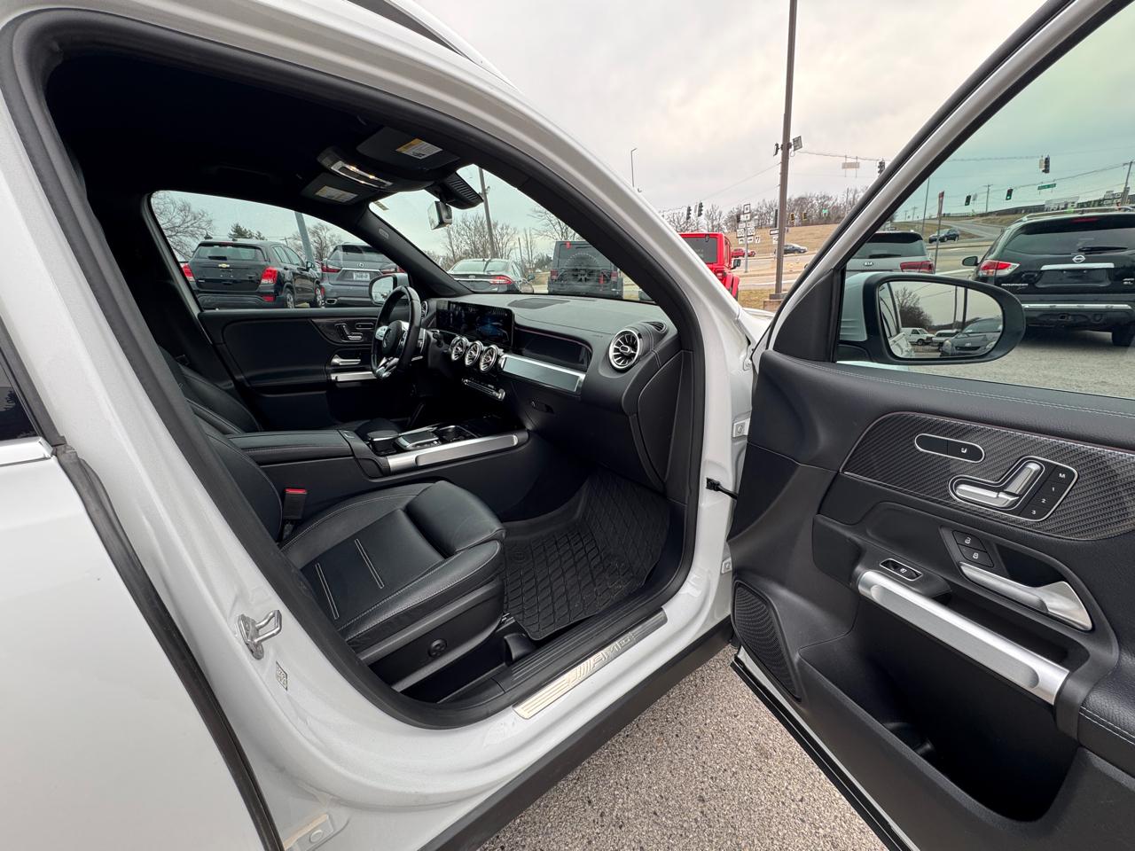 Mercedes-Benz GLB  2021