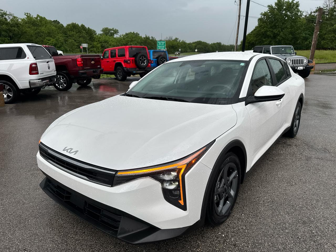 2025 Kia K4 LXS AT's photo