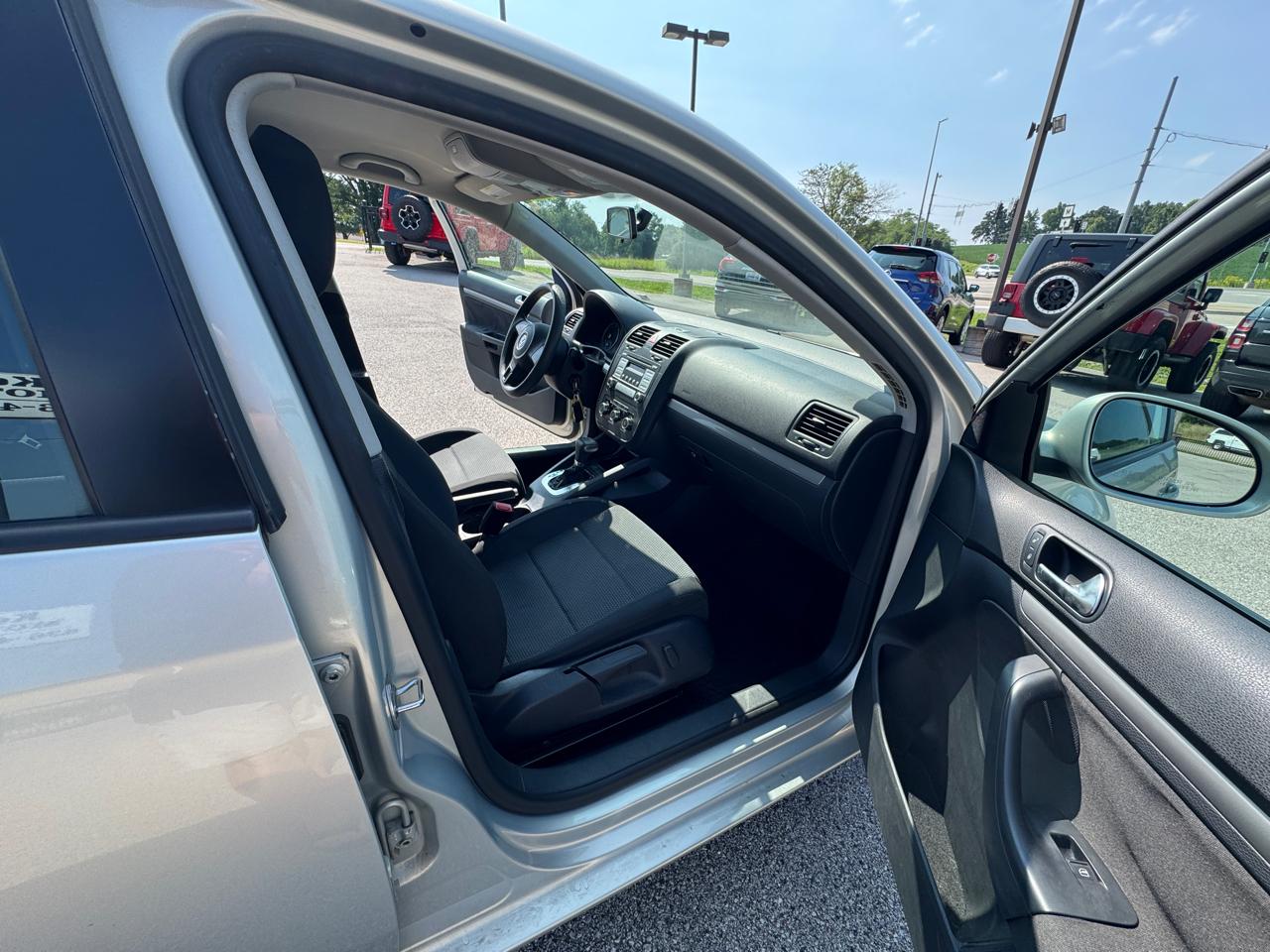 Volkswagen Jetta  2010