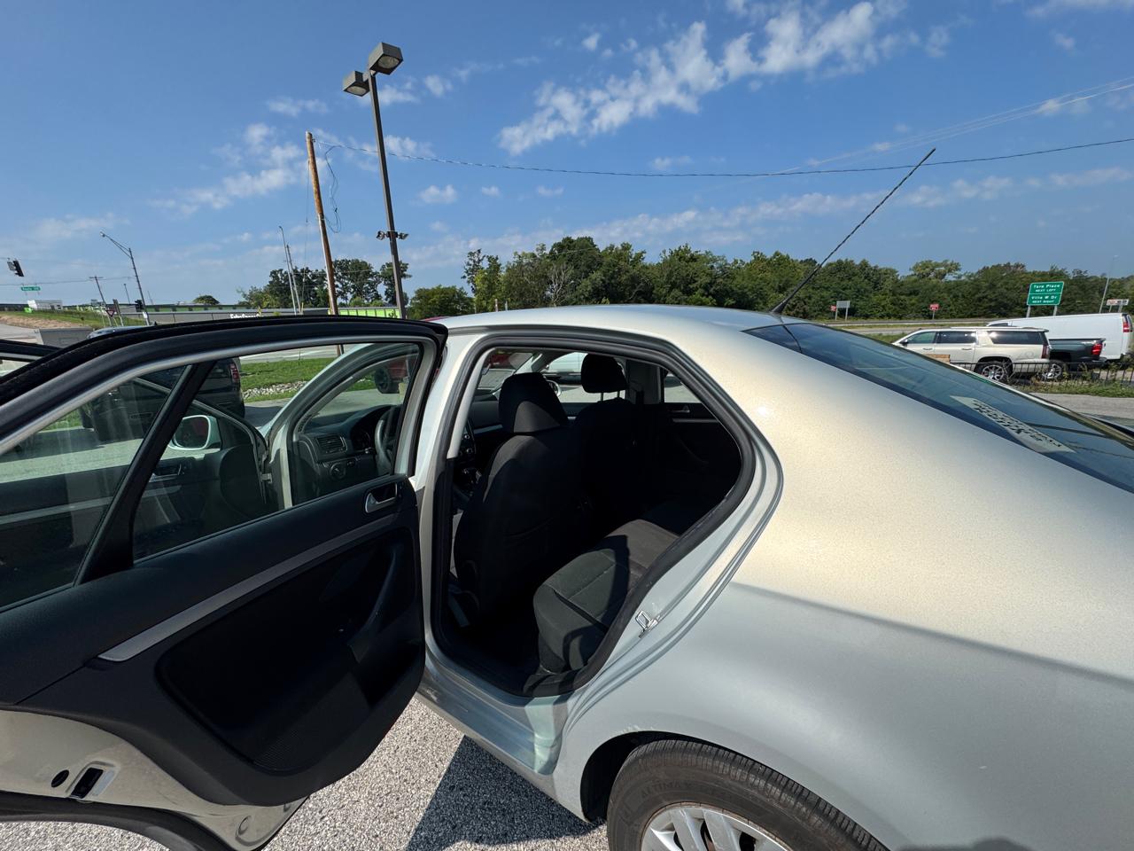 Volkswagen Jetta  2010