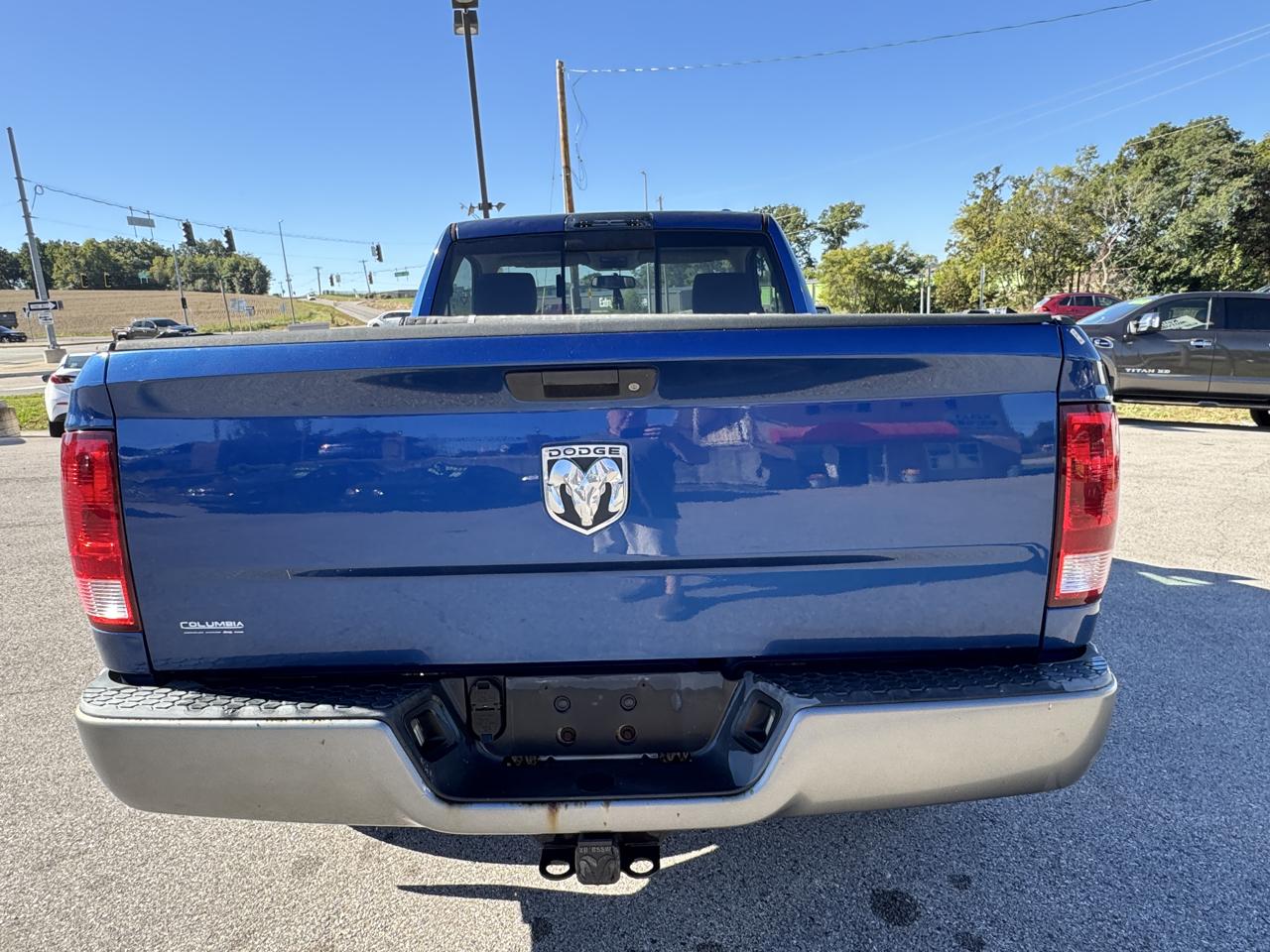 Dodge Ram 1500 2dr Reg Cab 135" WB 4WD 2009