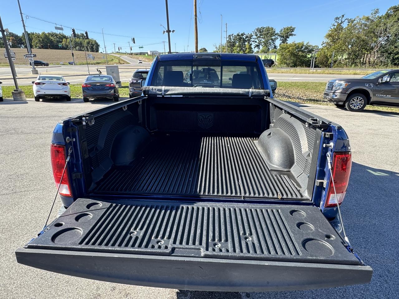 Dodge Ram 1500 2dr Reg Cab 135" WB 4WD 2009