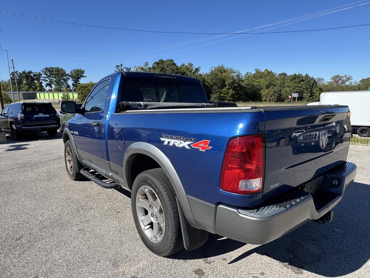 Dodge Ram 1500 2dr Reg Cab 135" WB 4WD 2009