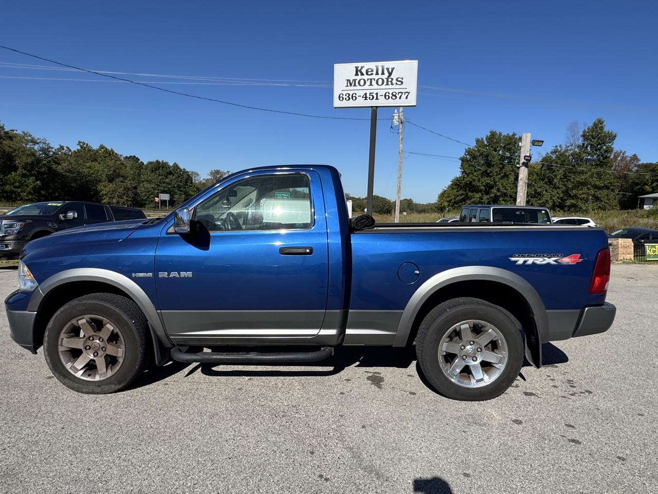 Dodge Ram 1500 2dr Reg Cab 135" WB 4WD 2009