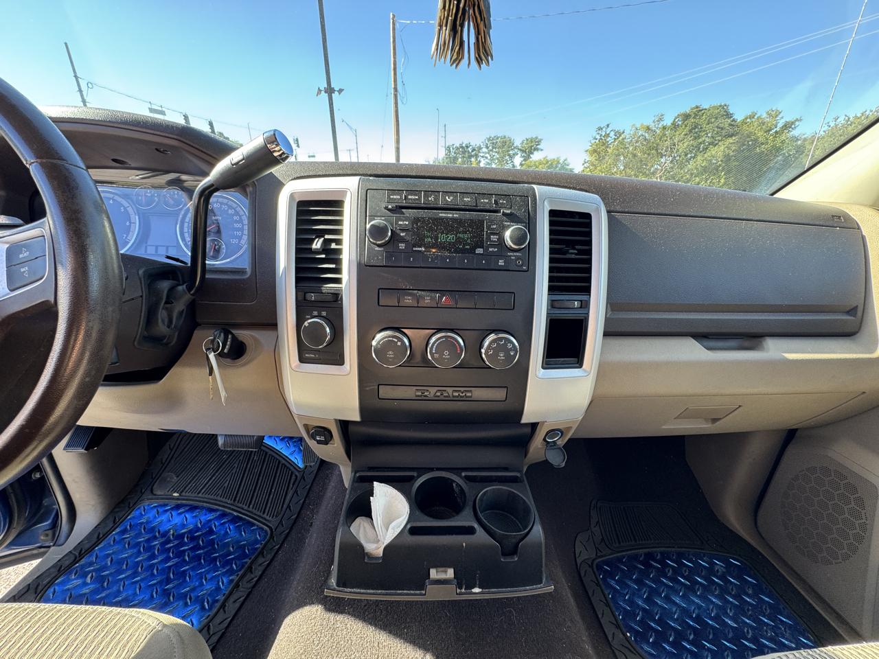 Dodge Ram 1500 2dr Reg Cab 135" WB 4WD 2009