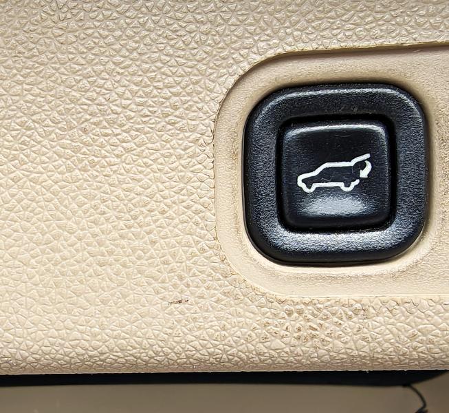 Chevrolet Suburban LT 1500 2WD 2013