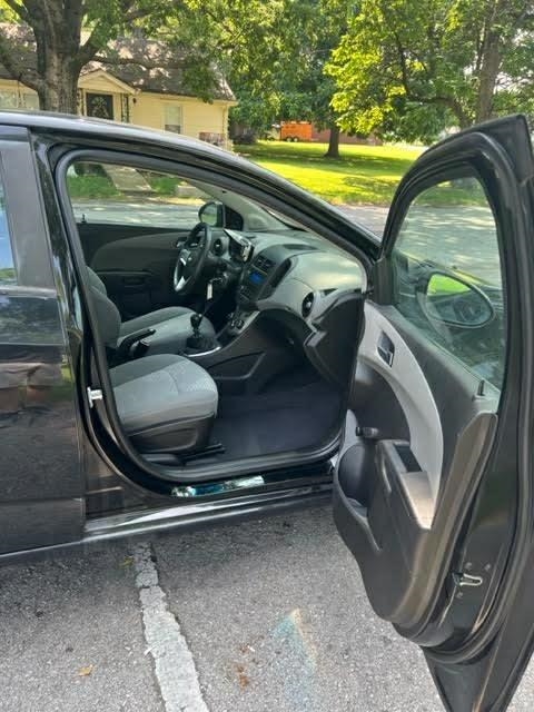 Chevrolet Sonic 1LS Sedan 2012