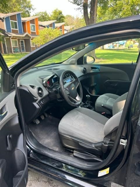 Chevrolet Sonic 1LS Sedan 2012