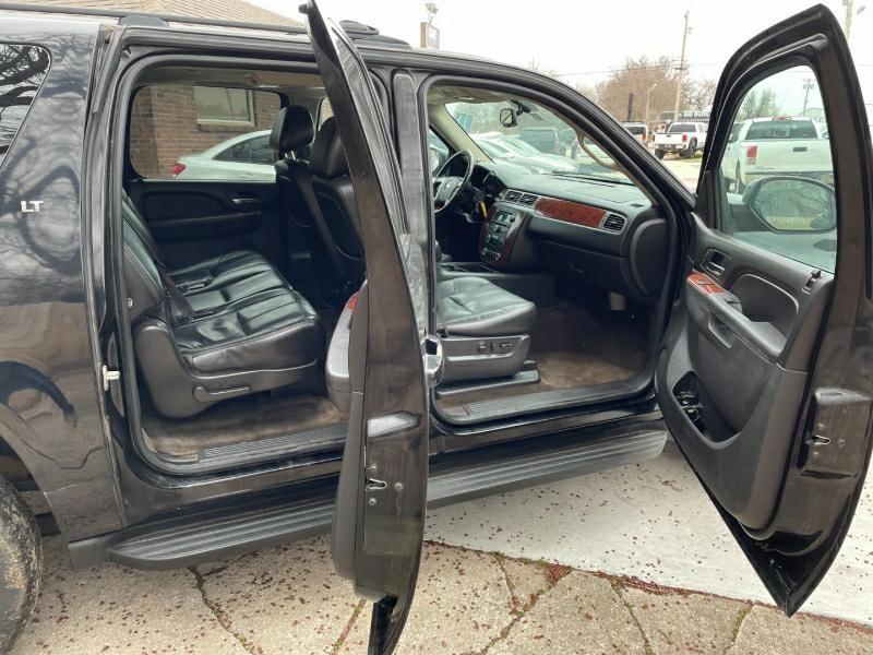 Chevrolet Suburban LT 1500 2WD 2012