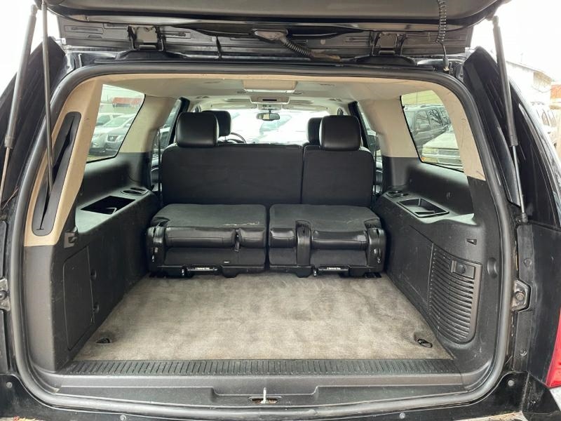 Chevrolet Suburban LT 1500 2WD 2012