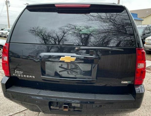 Chevrolet Suburban LT 1500 2WD 2012