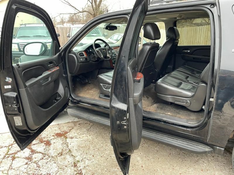 Chevrolet Suburban LT 1500 2WD 2012