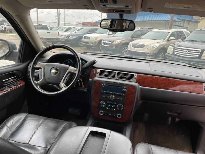 Chevrolet Suburban LT 1500 2WD 2012