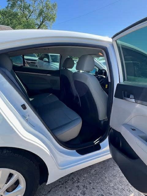 Hyundai Elantra SE 6AT 2017