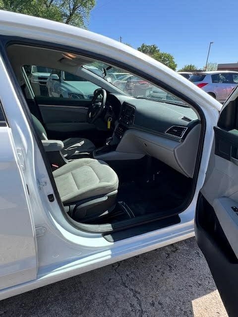 Hyundai Elantra SE 6AT 2017