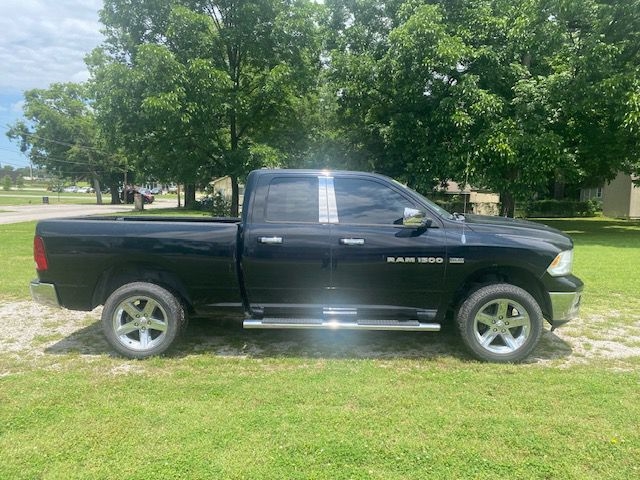 RAM 1500 4WD Crew Cab 140.5" SLT 2012